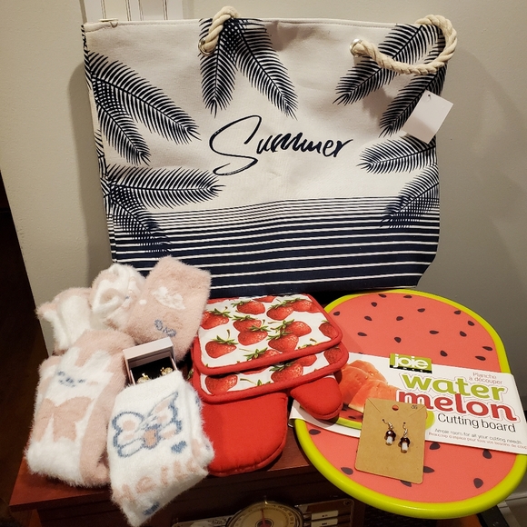 Summer Stuffed Tote NWT - Stuffed with all NWT items - Picture 8 of 14